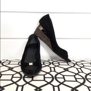 Gucci suede peep toe heels wedge